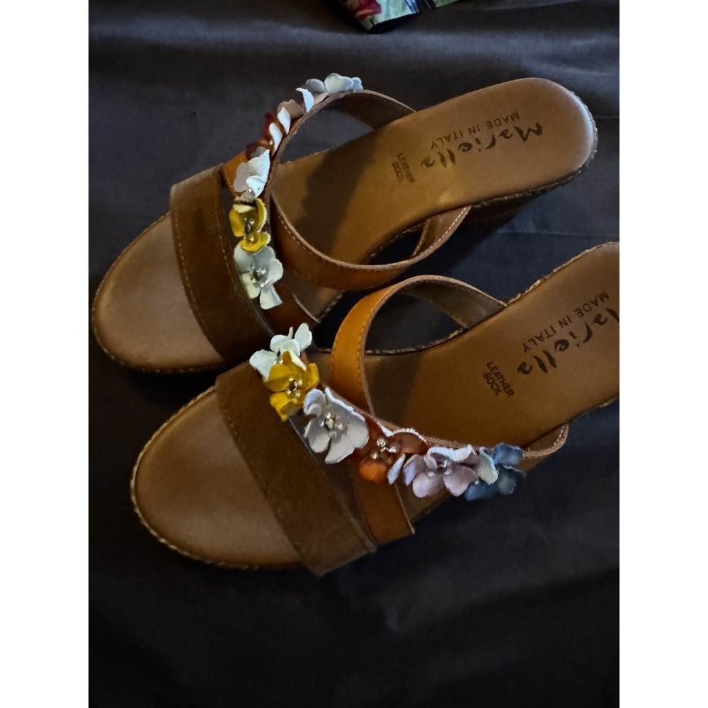 Mariella Women's Italian Leather With A Colorful Floral Pop Size 9
